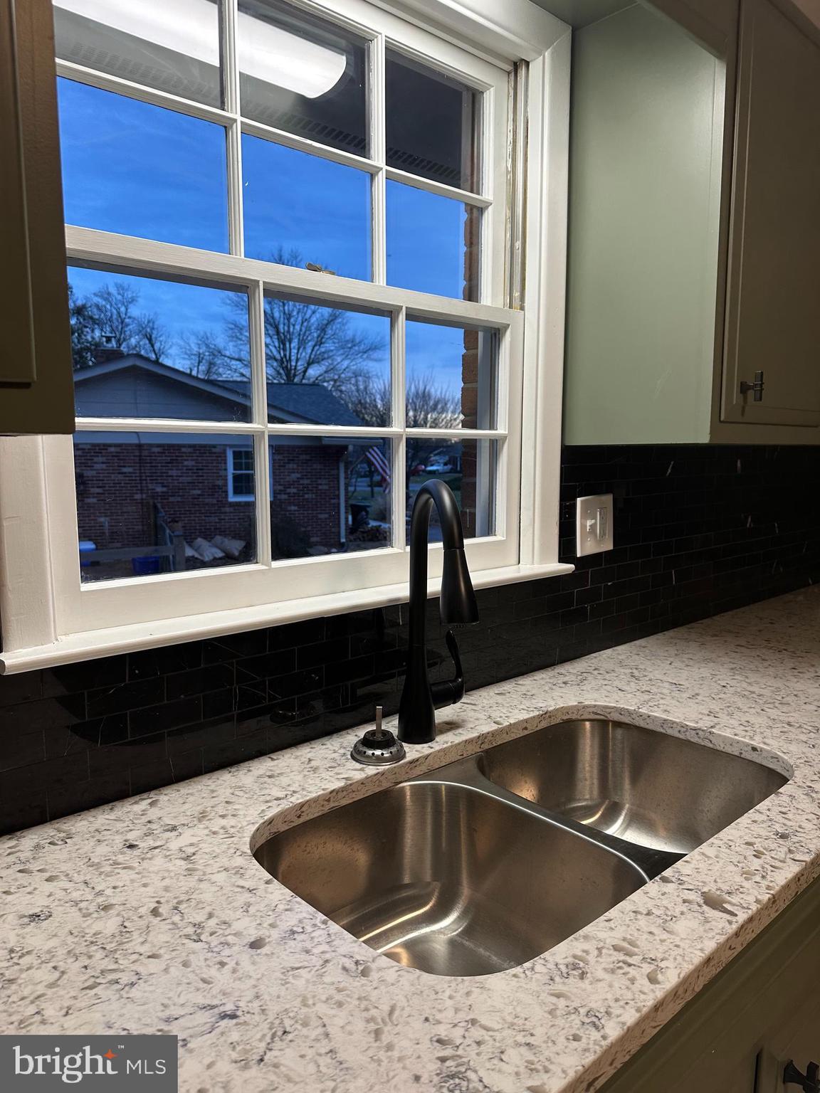 BROADVIEW ACRES - Residential Lease