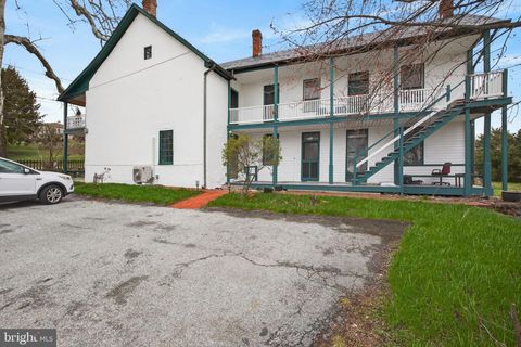 Photo of 50 E Market Street, HALLAM, PA 17406 (MLS # PAYK2103208)