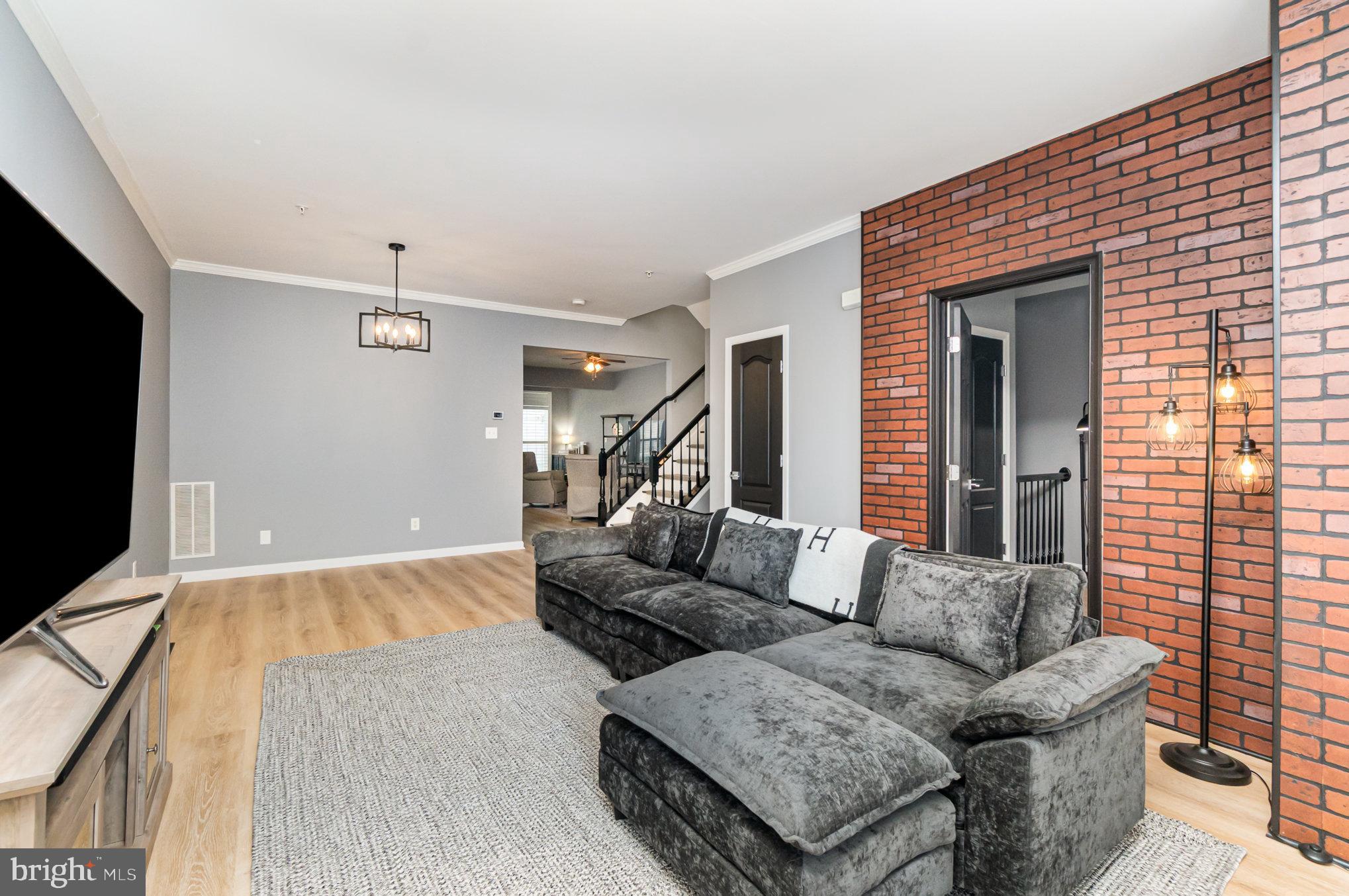 1695 MOHEGAN DRIVE