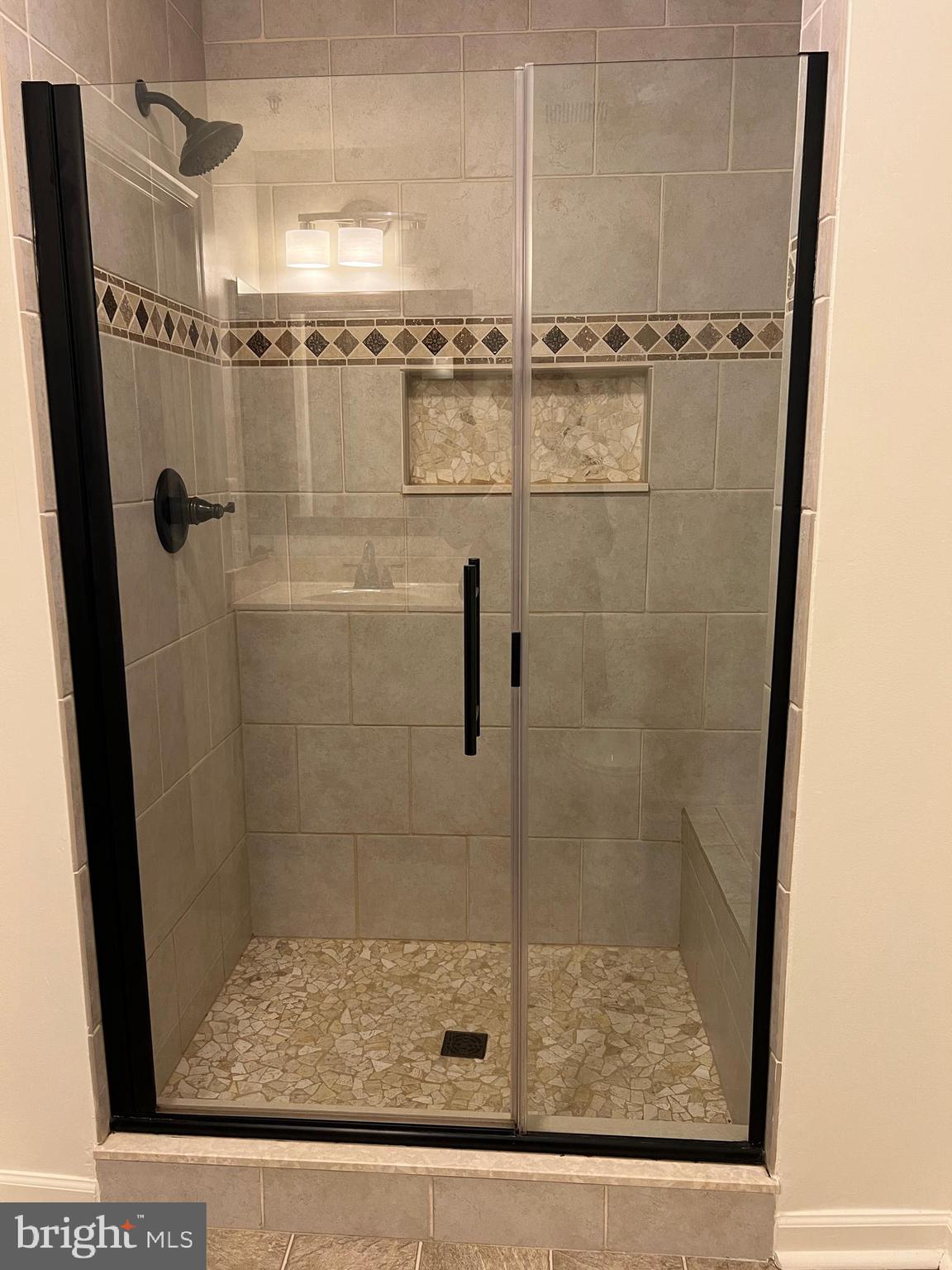 SILVER LAKE - Residential