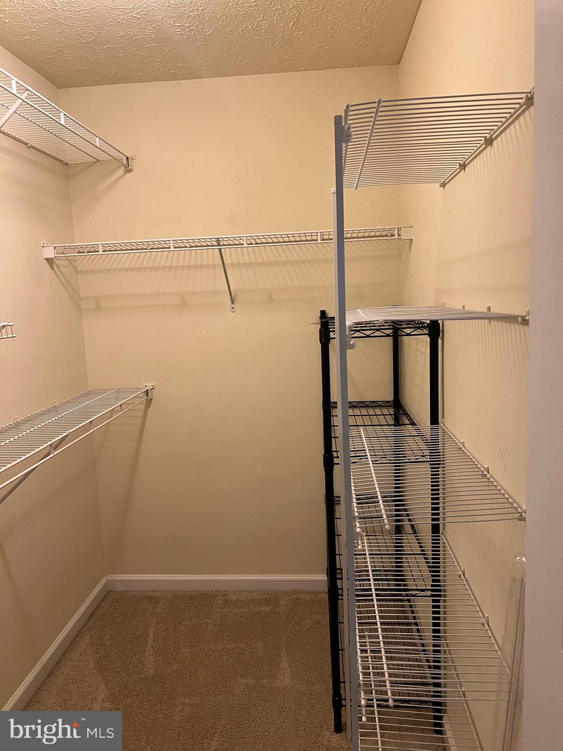 SILVER LAKE - Residential