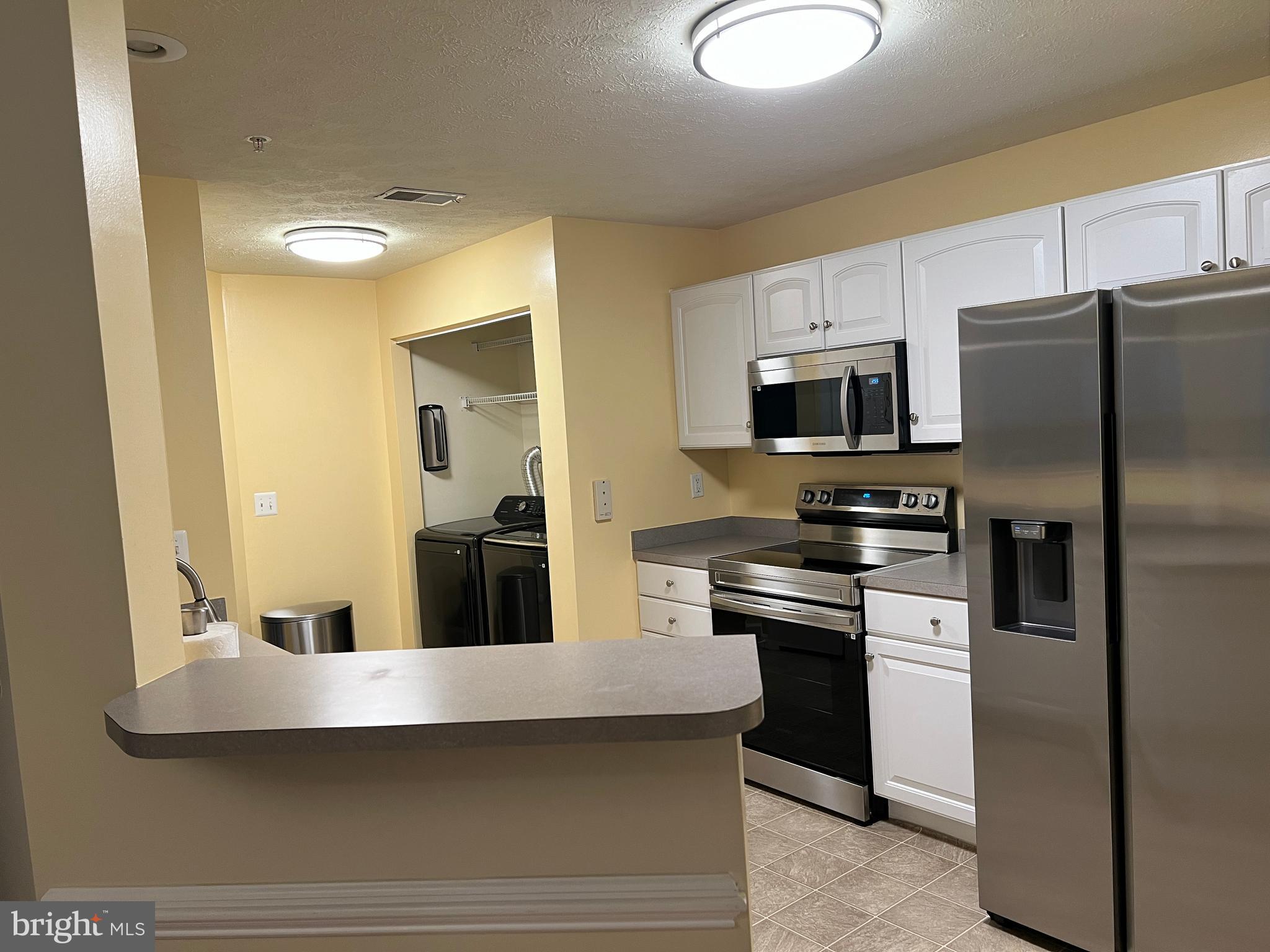 SILVER LAKE - Residential