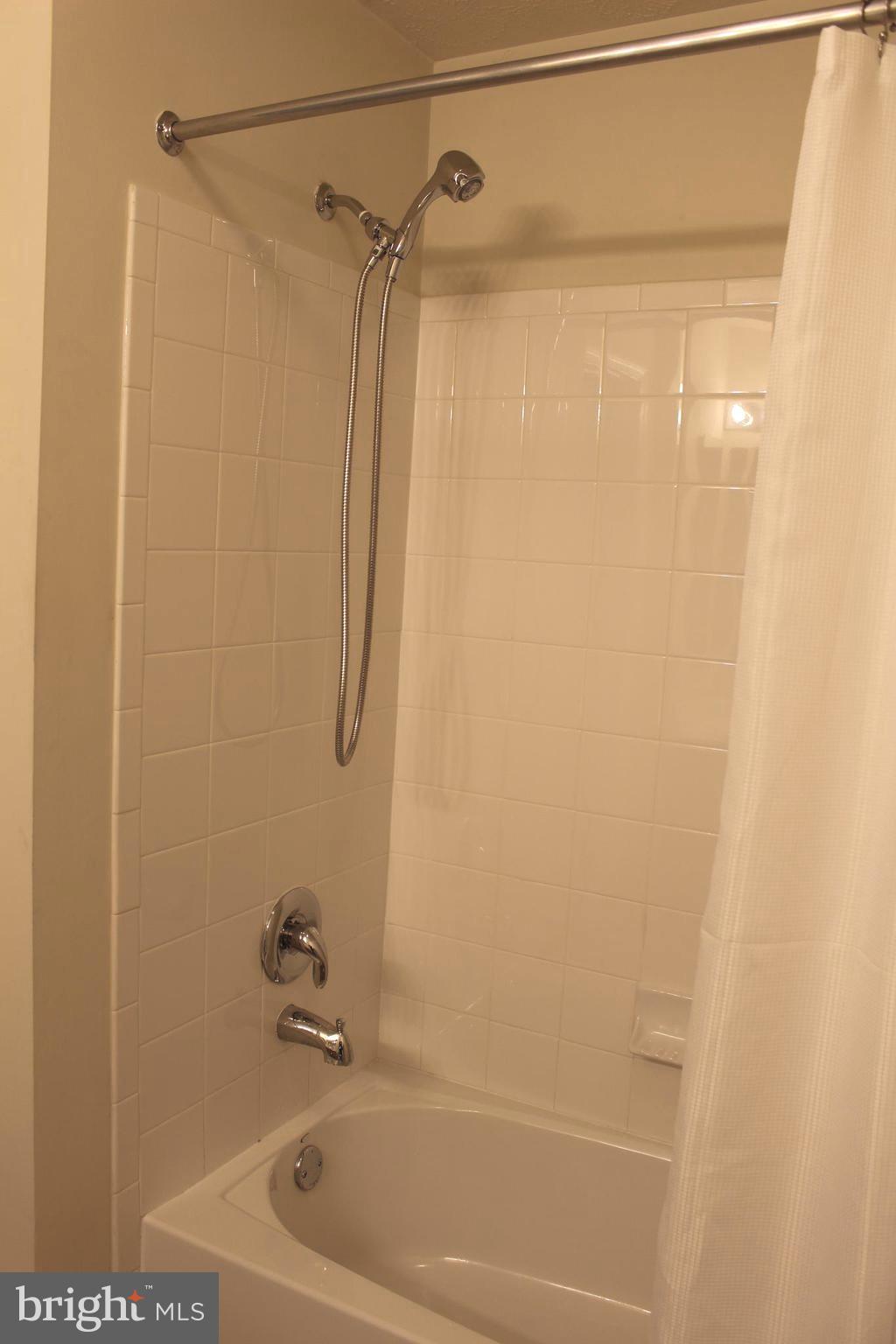 SILVER LAKE - Residential