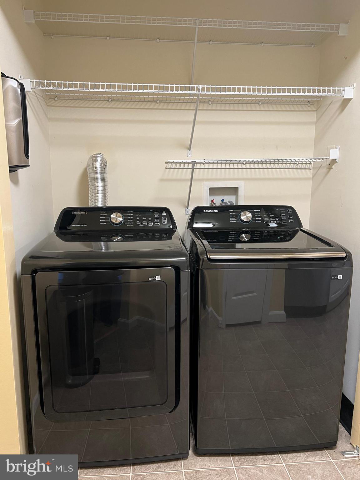 SILVER LAKE - Residential