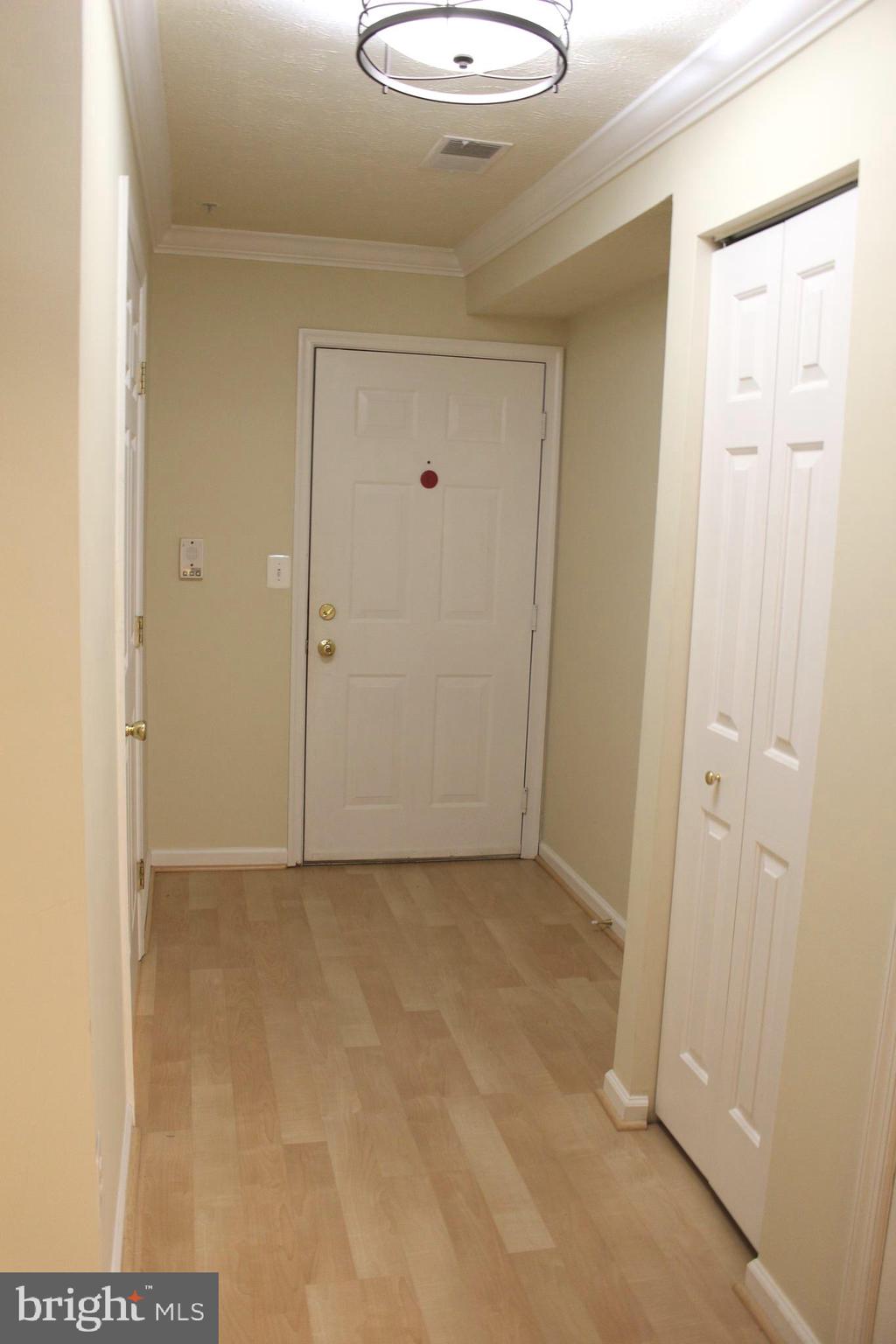 SILVER LAKE - Residential