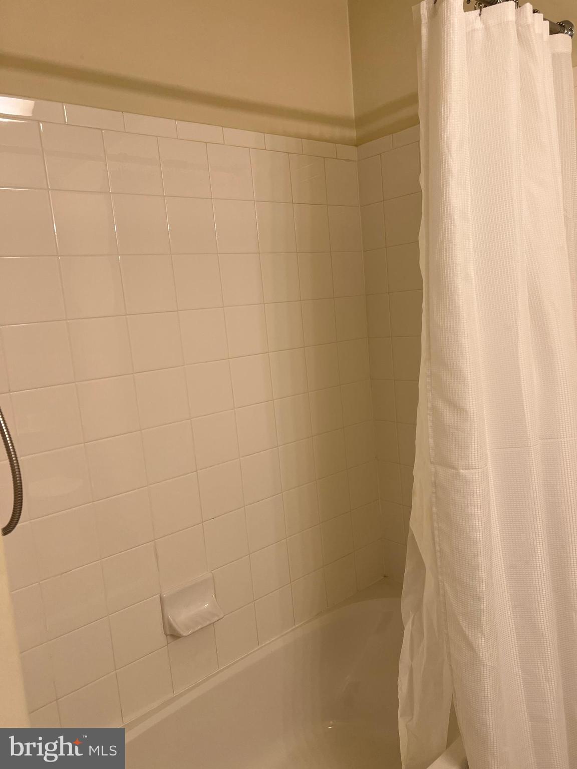 SILVER LAKE - Residential