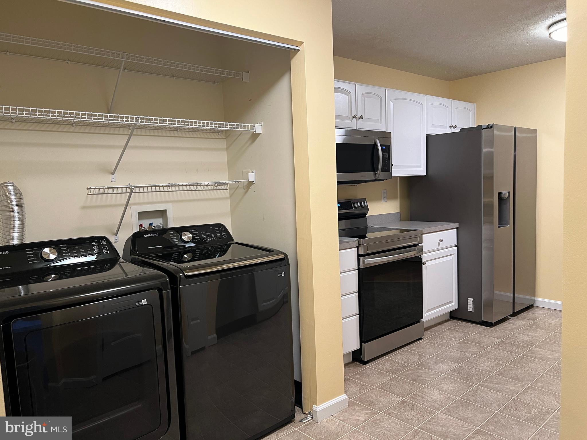 SILVER LAKE - Residential