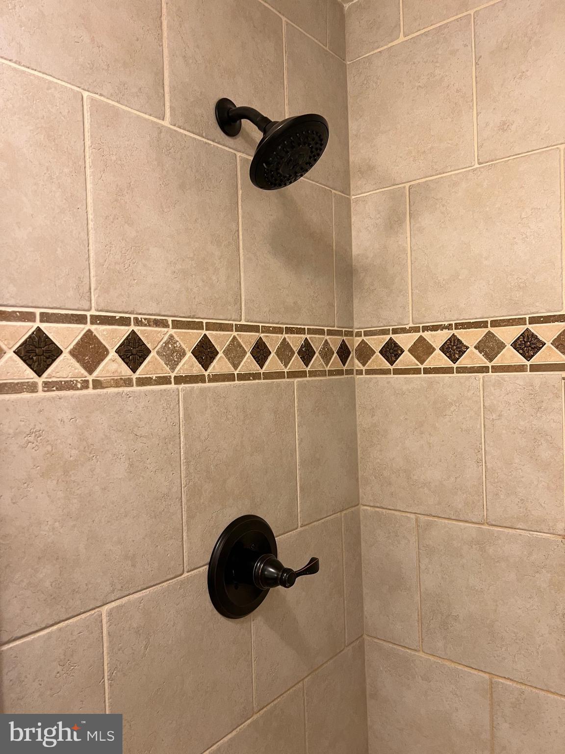 SILVER LAKE - Residential