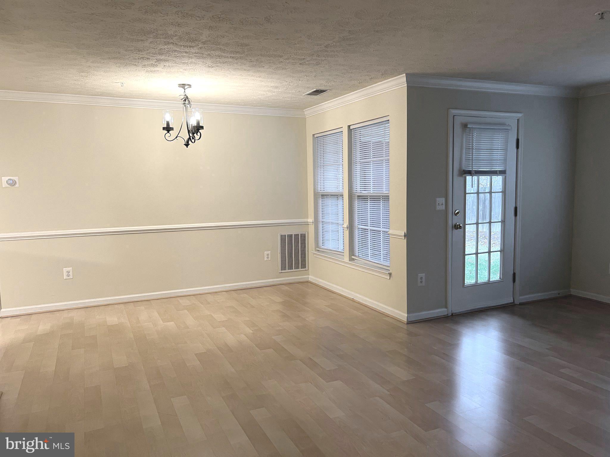 SILVER LAKE - Residential