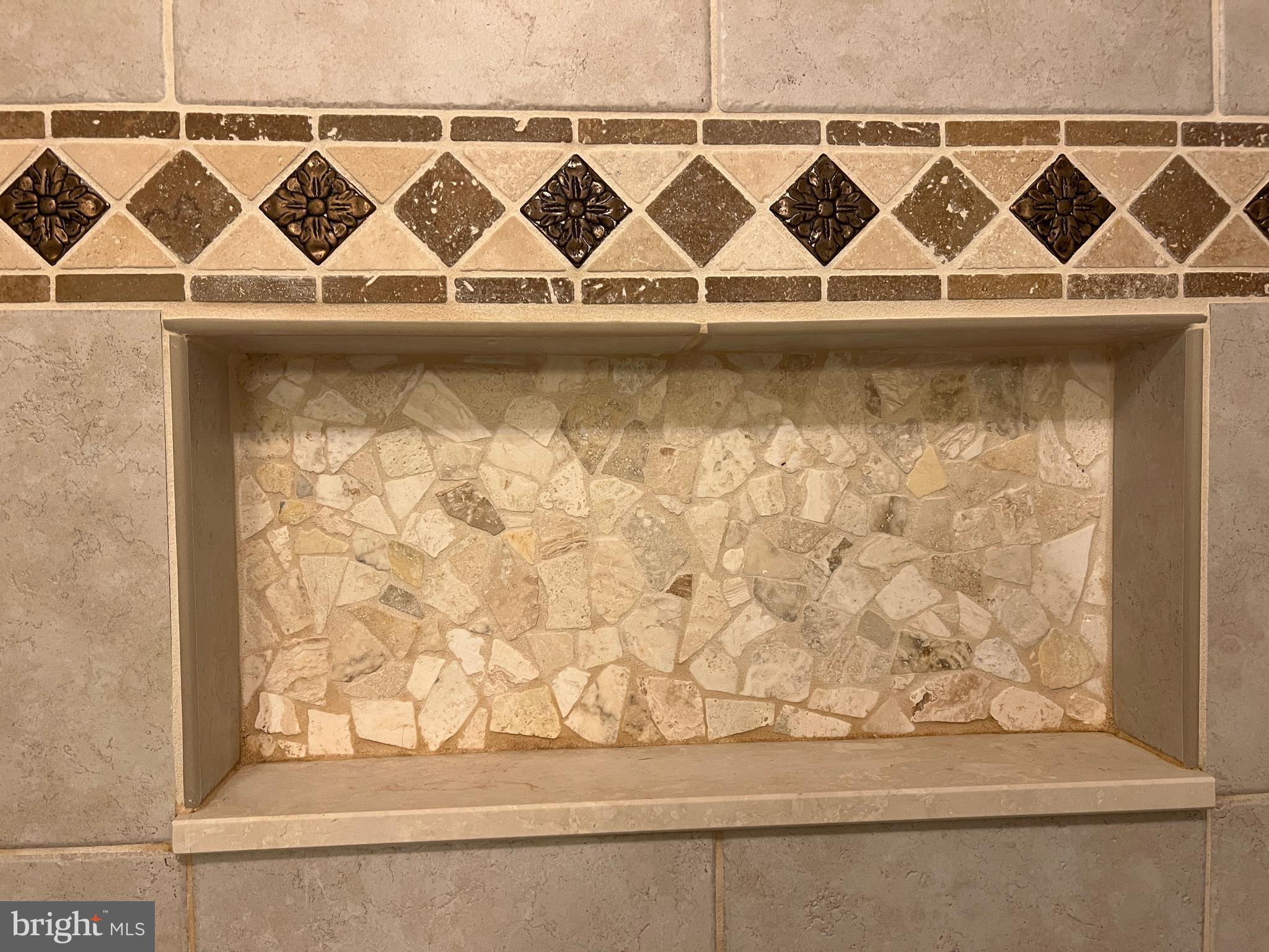 SILVER LAKE - Residential