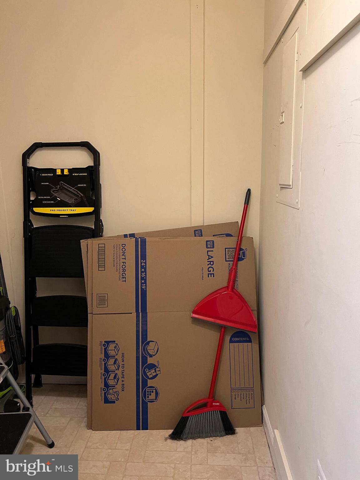 SILVER LAKE - Residential