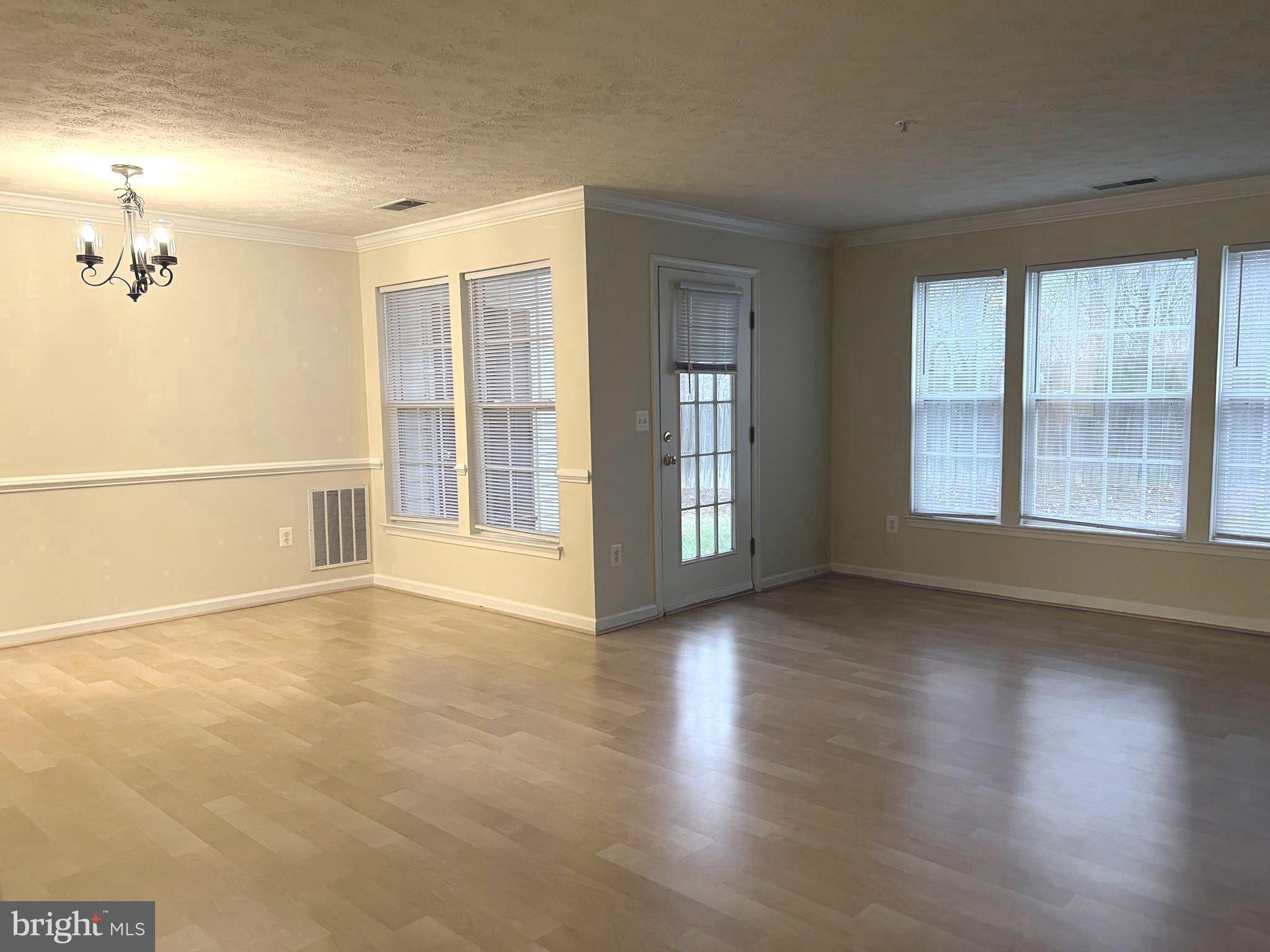 SILVER LAKE - Residential