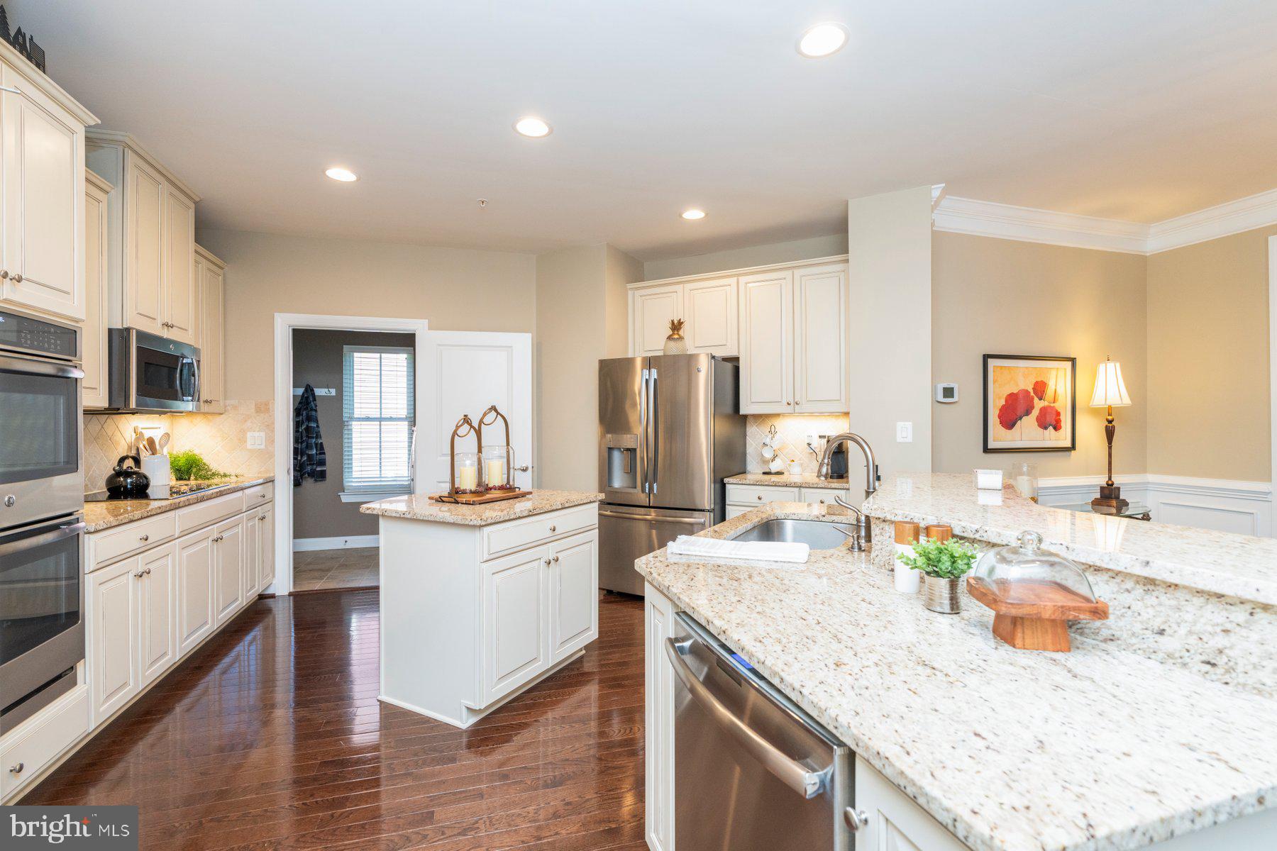 STONELEIGH SUMMIT - Residential