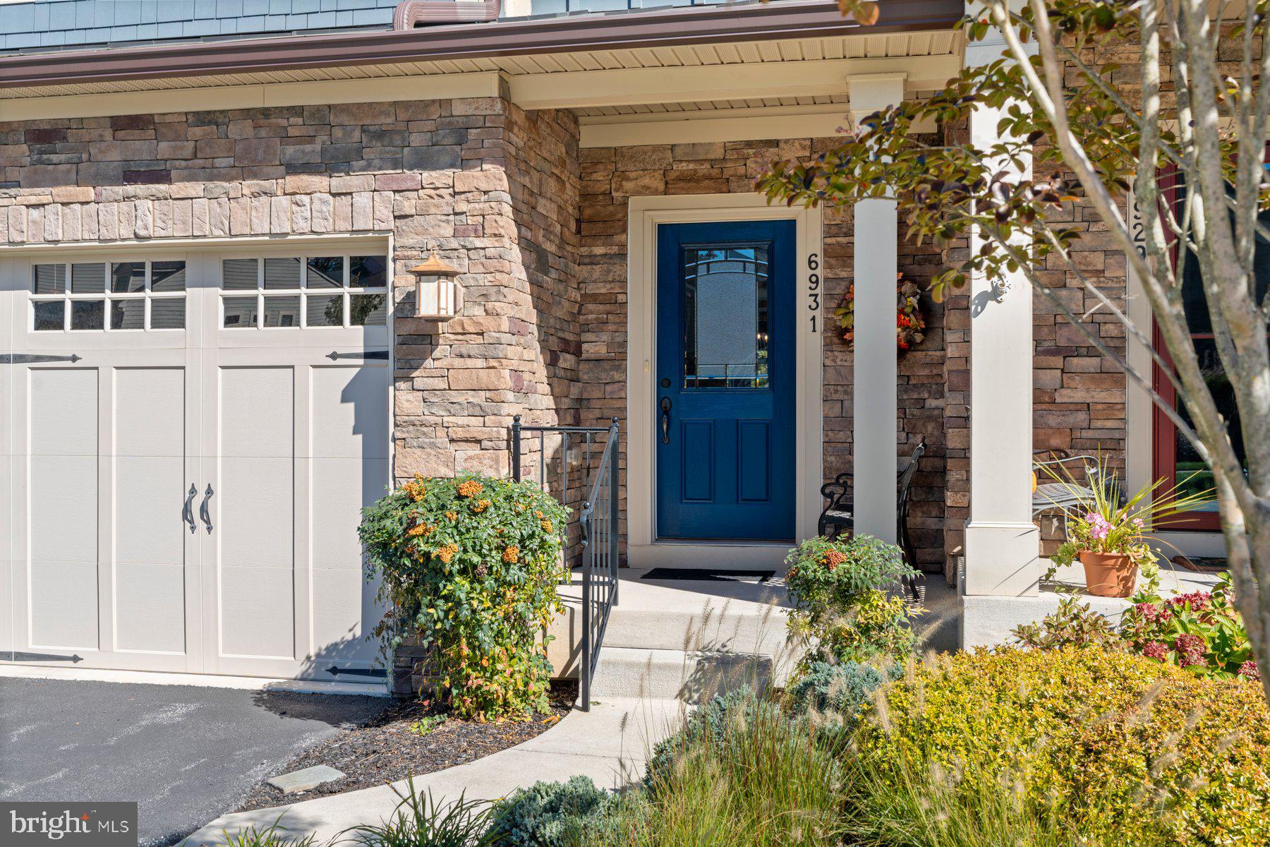STONELEIGH SUMMIT - Residential