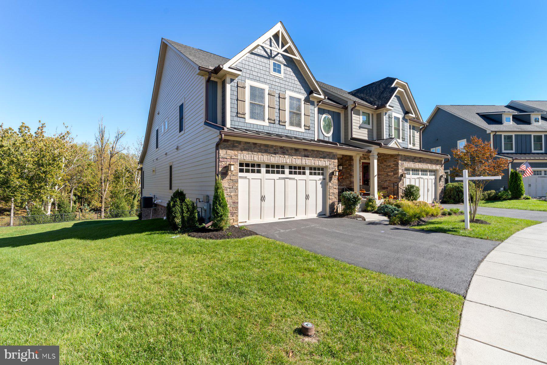 STONELEIGH SUMMIT - Residential