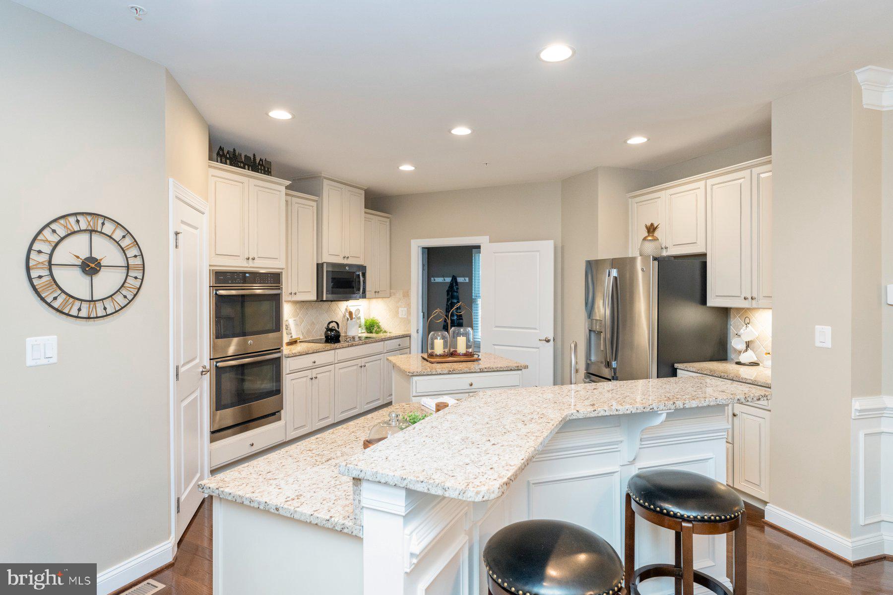 STONELEIGH SUMMIT - Residential