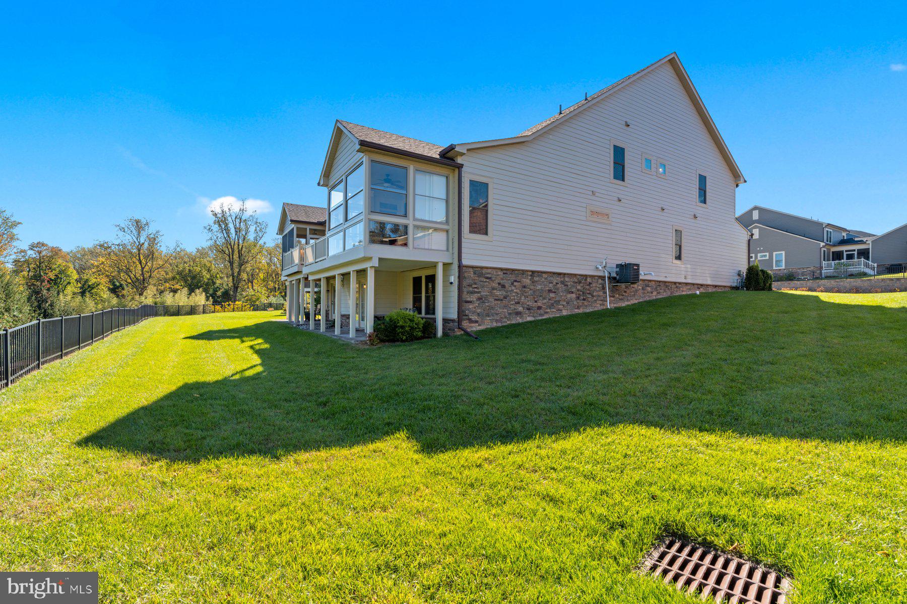 STONELEIGH SUMMIT - Residential