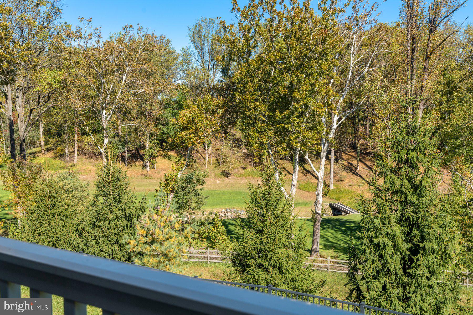 STONELEIGH SUMMIT - Residential