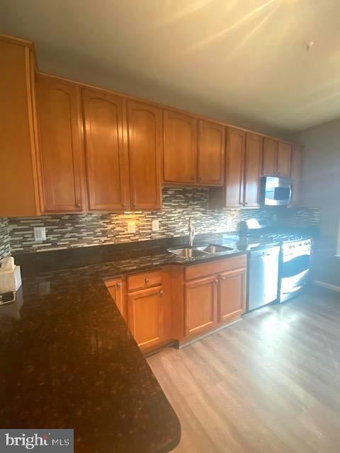 RIVER OAKS - Residential Lease