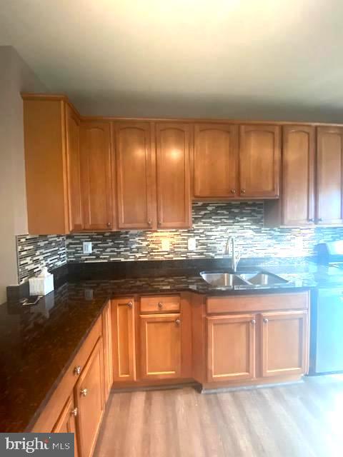 RIVER OAKS - Residential Lease