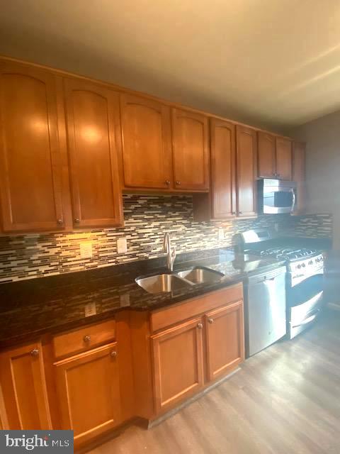 RIVER OAKS - Residential Lease