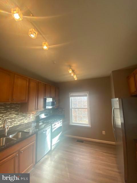 RIVER OAKS - Residential Lease