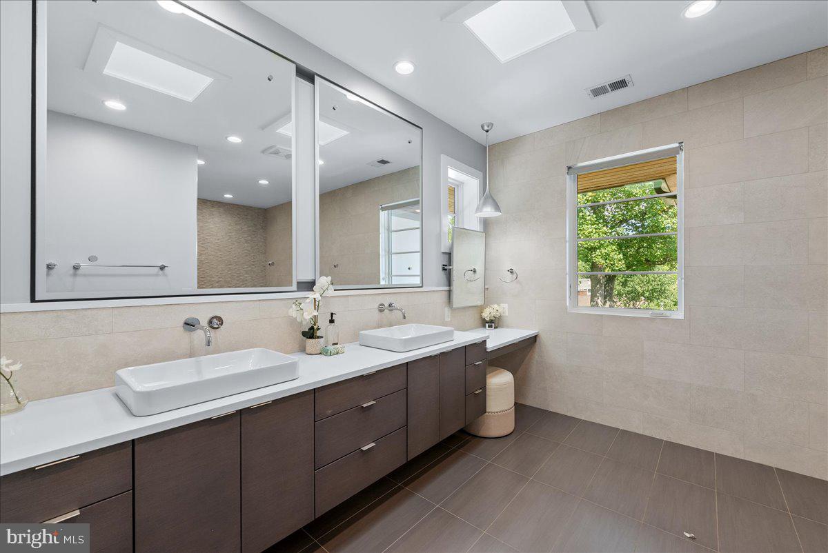 GARDEN CITY - Residential