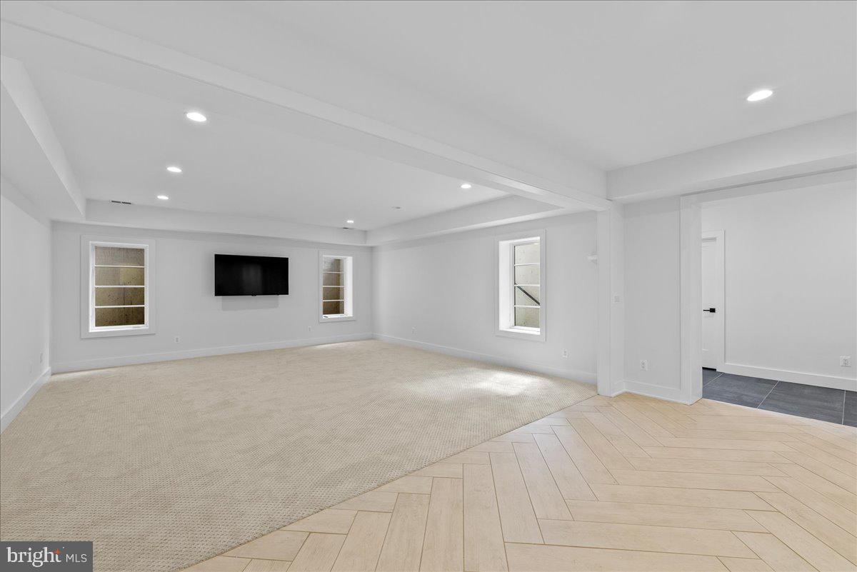 GARDEN CITY - Residential