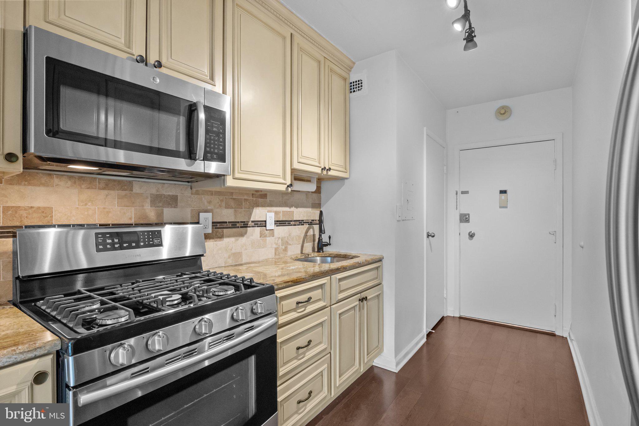 ELKINS PARK HOUSE - Residential