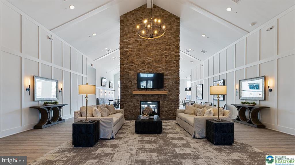 HAMILTON WALK - Residential