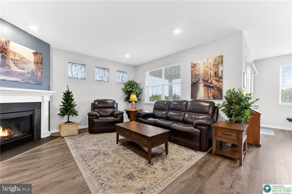 HAMILTON WALK - Residential