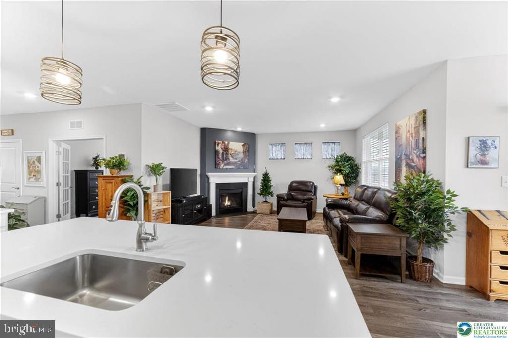 HAMILTON WALK - Residential