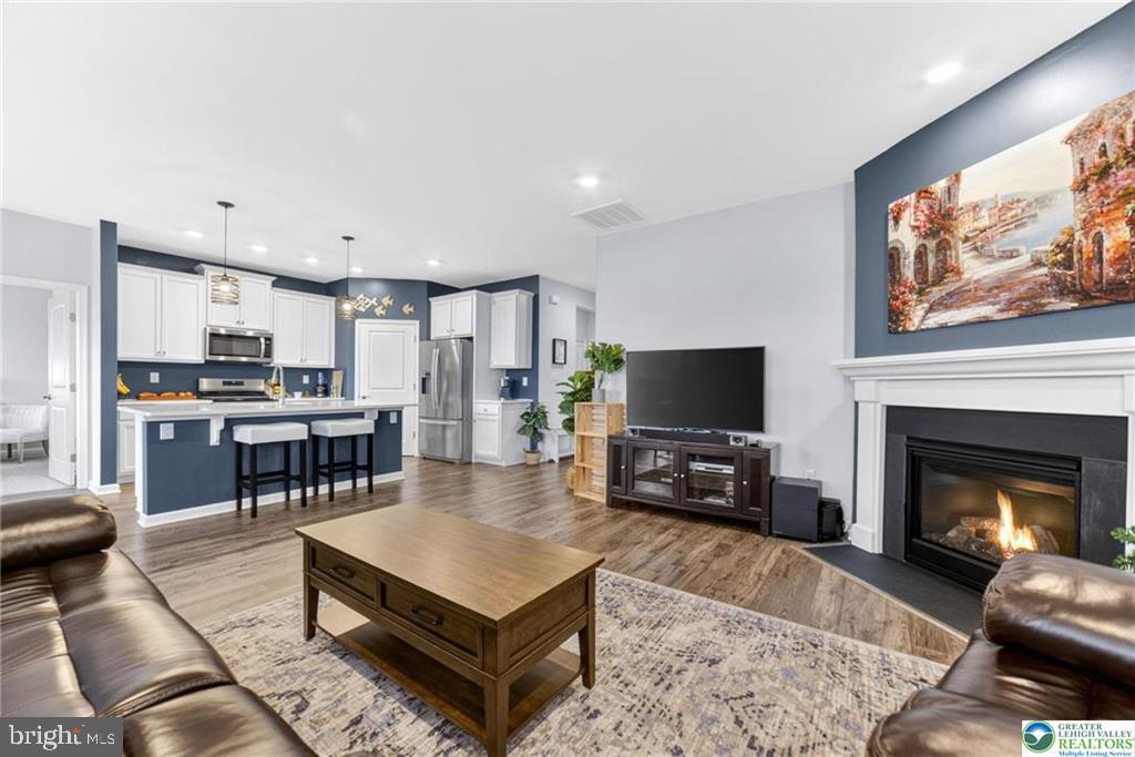 HAMILTON WALK - Residential