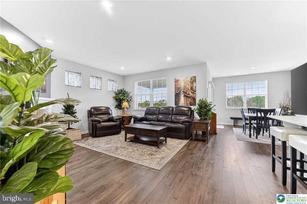 HAMILTON WALK - Residential