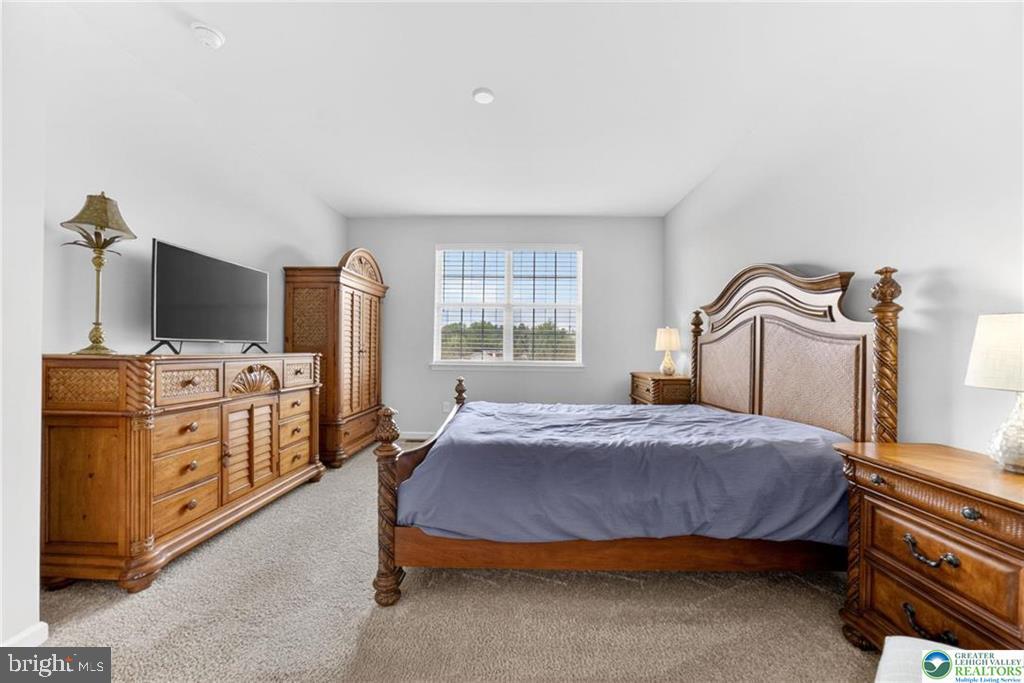 HAMILTON WALK - Residential