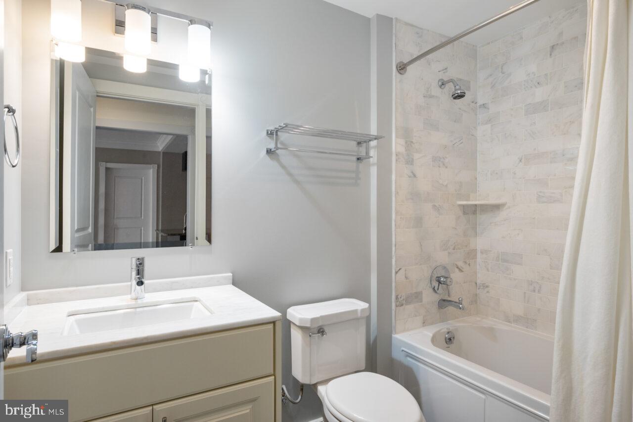 900 NORTH WASHINGTON STREET CONDOMINIUMS - Residential Lease