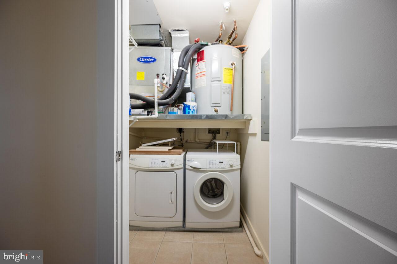 900 NORTH WASHINGTON STREET CONDOMINIUMS - Residential Lease