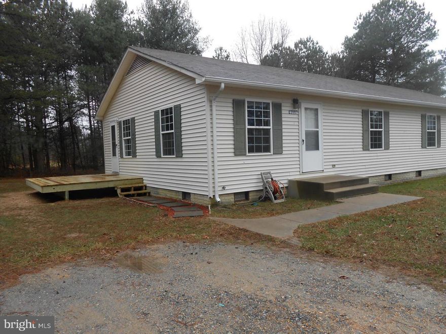 Neat and clean 2 bedroom 1 bath rambler/duplex in downtown Hollywood!!  Rent includes water and sewer.    No pets please.