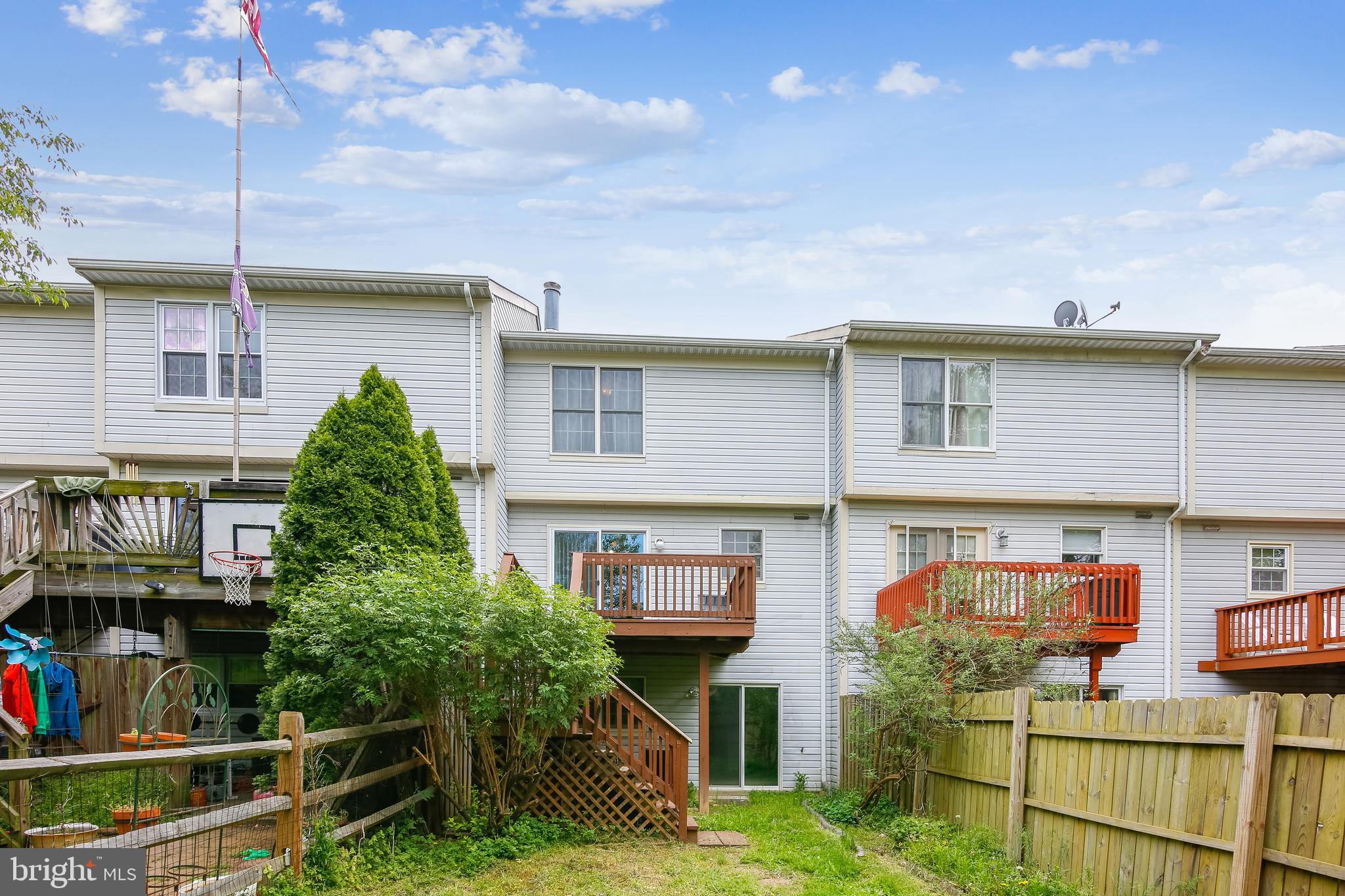 CONSTANT FRIENDSHIP - Residential