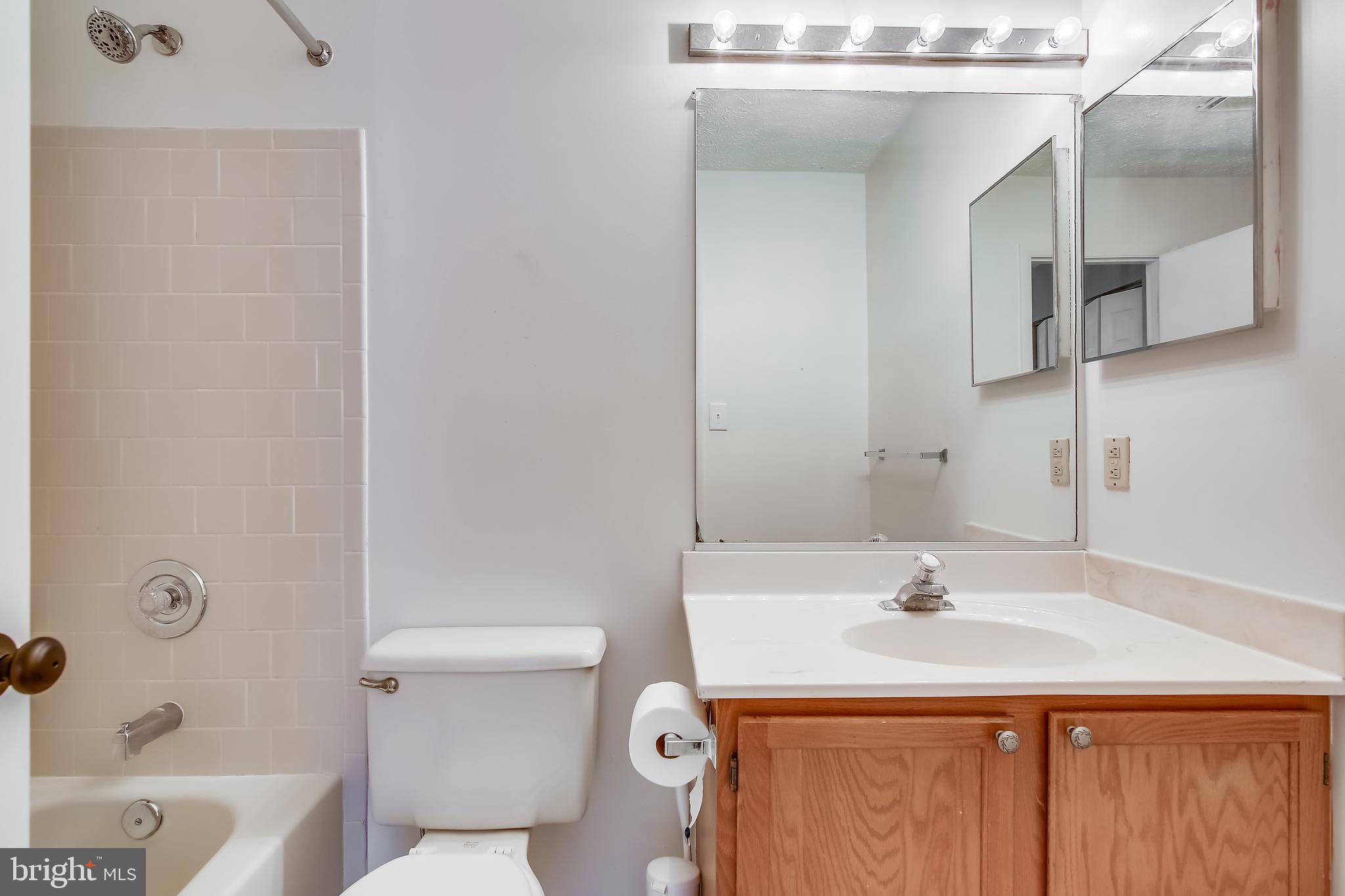 CONSTANT FRIENDSHIP - Residential