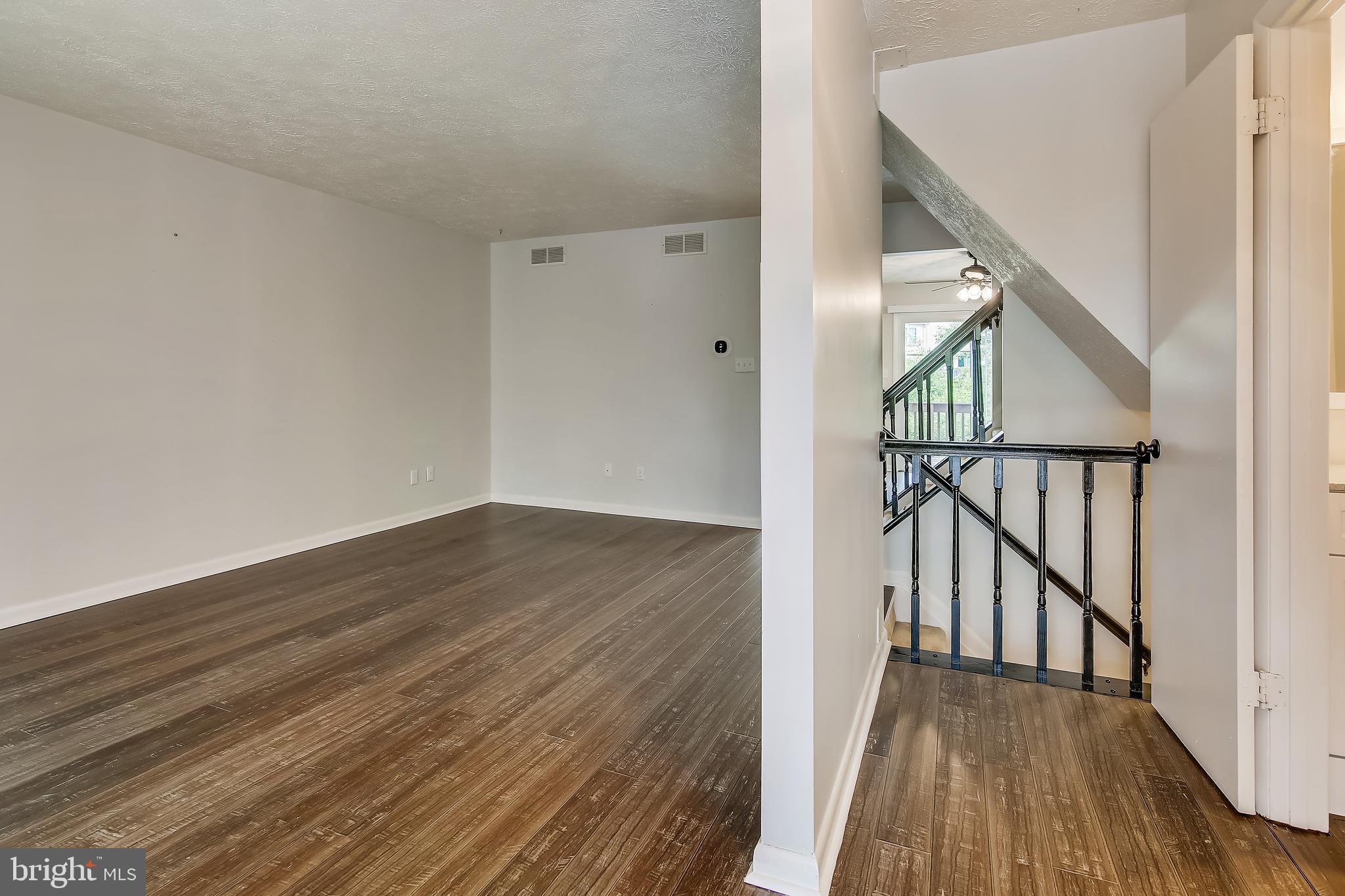 CONSTANT FRIENDSHIP - Residential