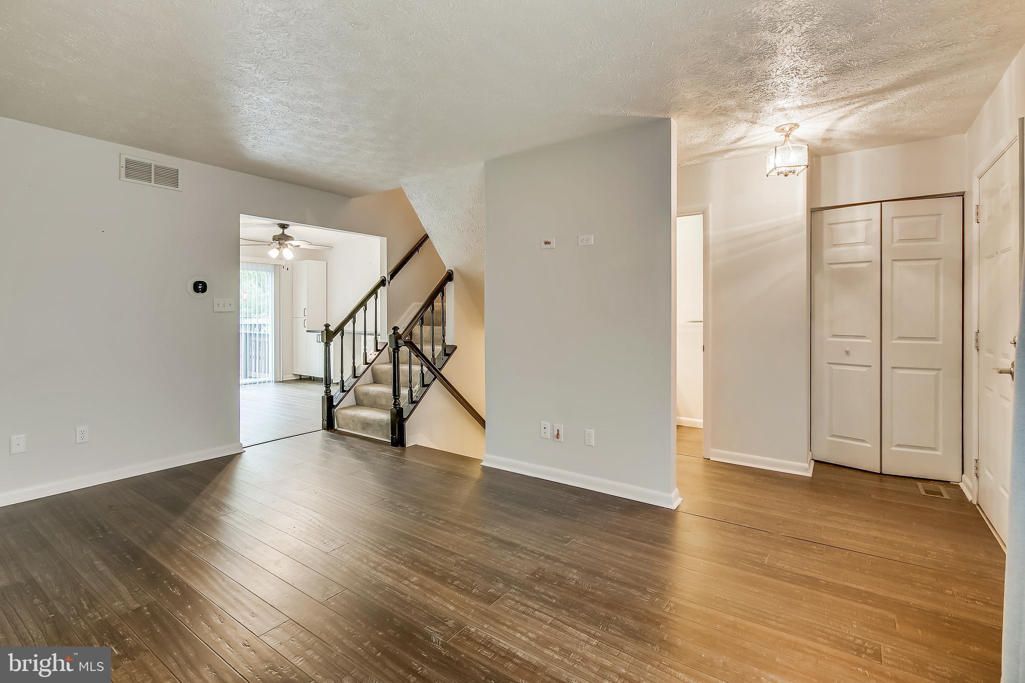 CONSTANT FRIENDSHIP - Residential