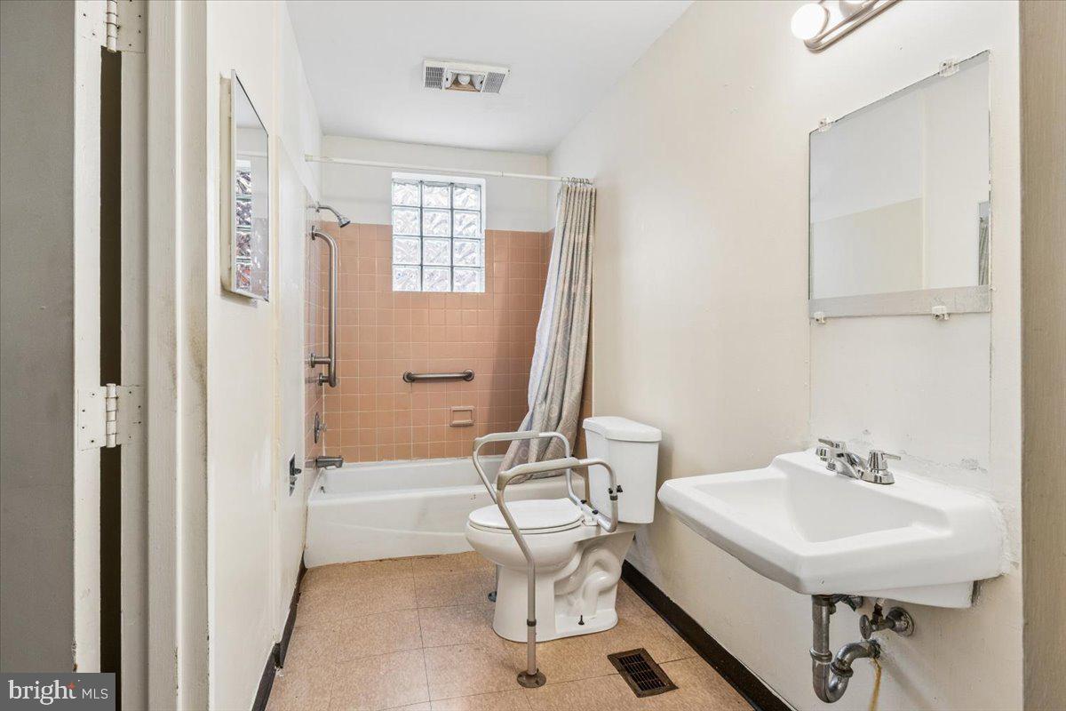 WEST PHILADELPHIA - Residential