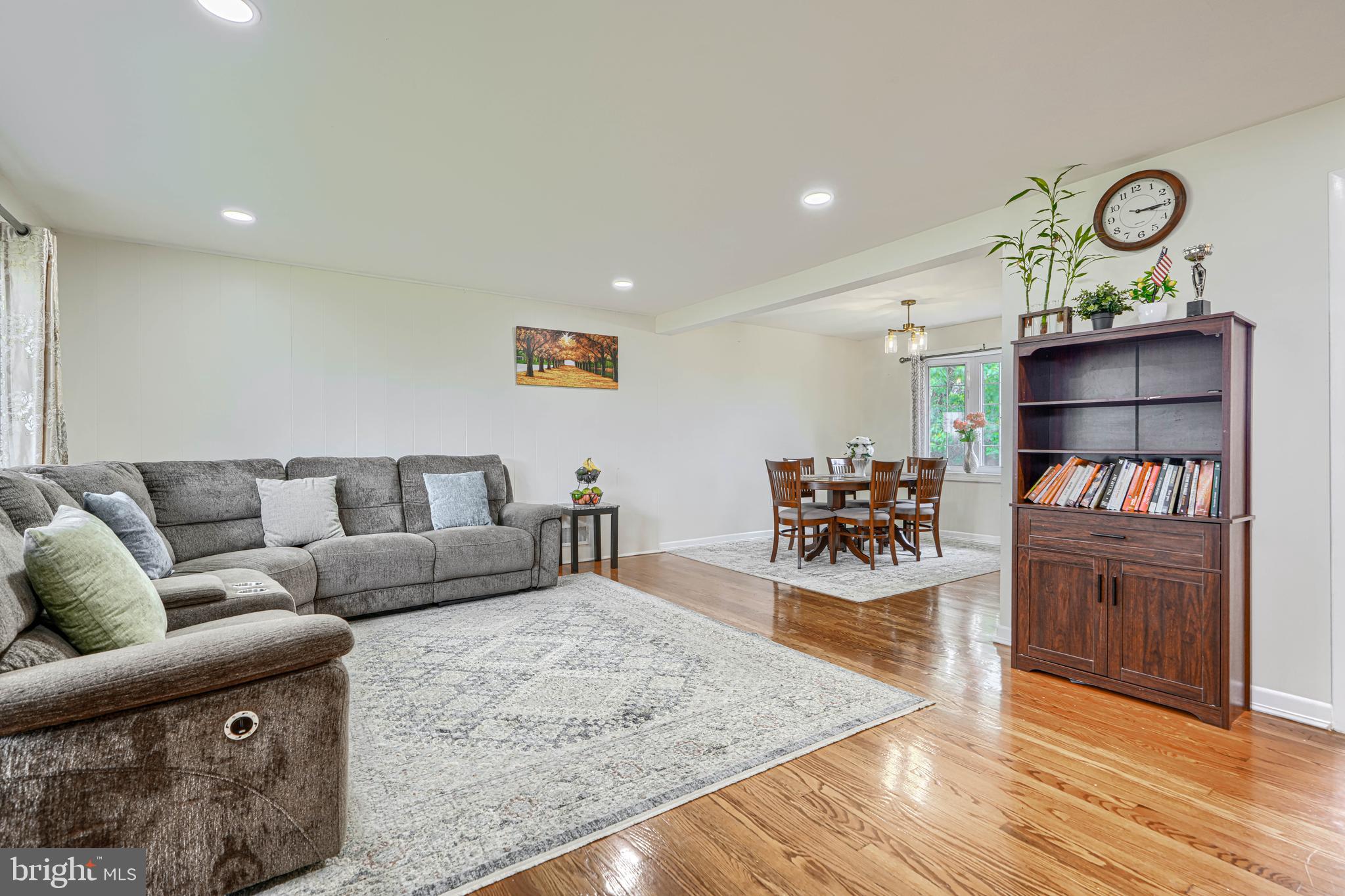9405 THORNEWOOD COURT