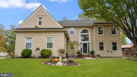 Photo of 404 Sweetbriar Court, YARDLEY, PA 19067 (MLS # PABU2107724) Photo of 404 Sweetbriar Court, YARDLEY, PA 19067 (MLS # PABU2107724)