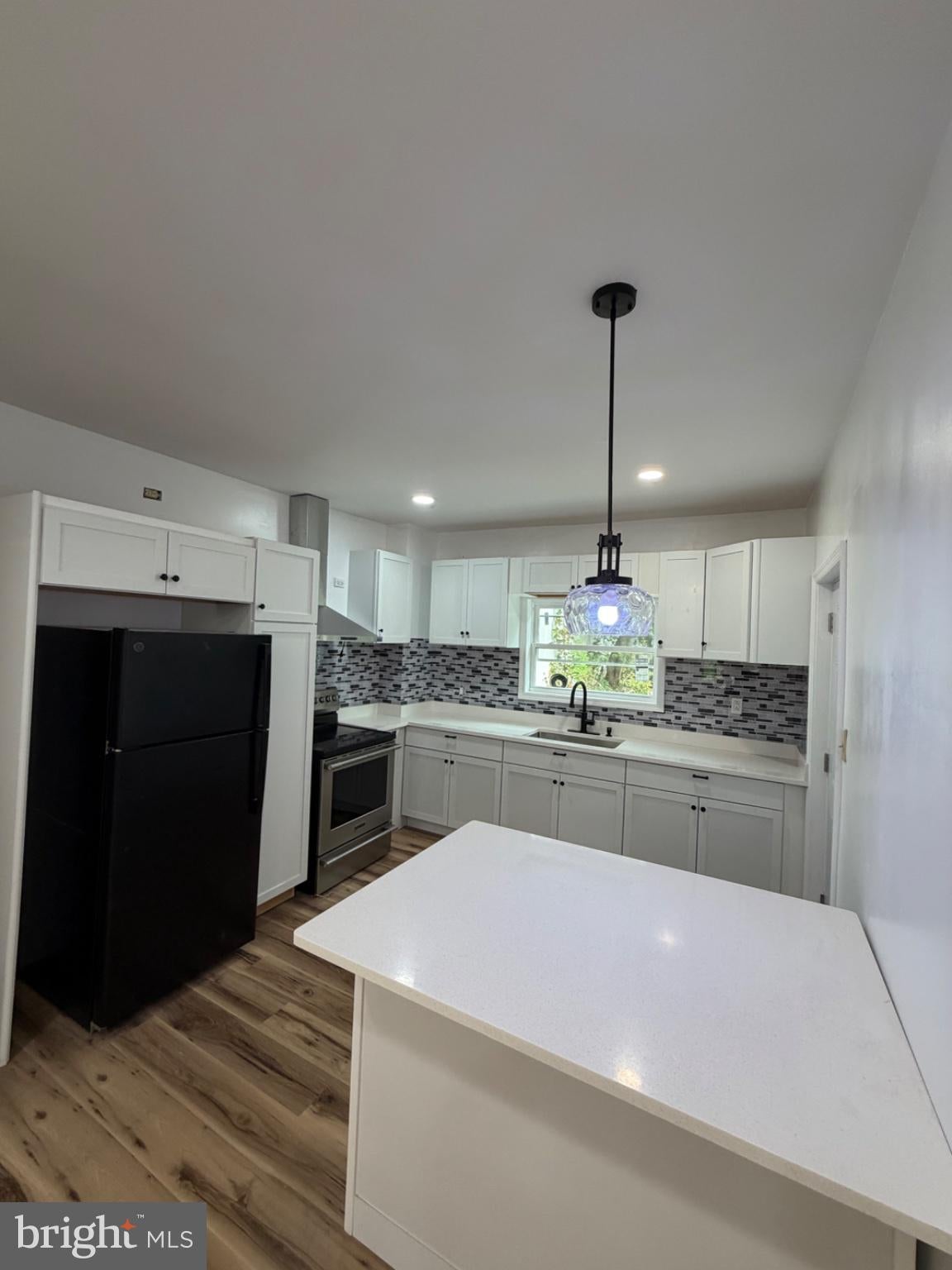1017 LAUREL BOULEVARD