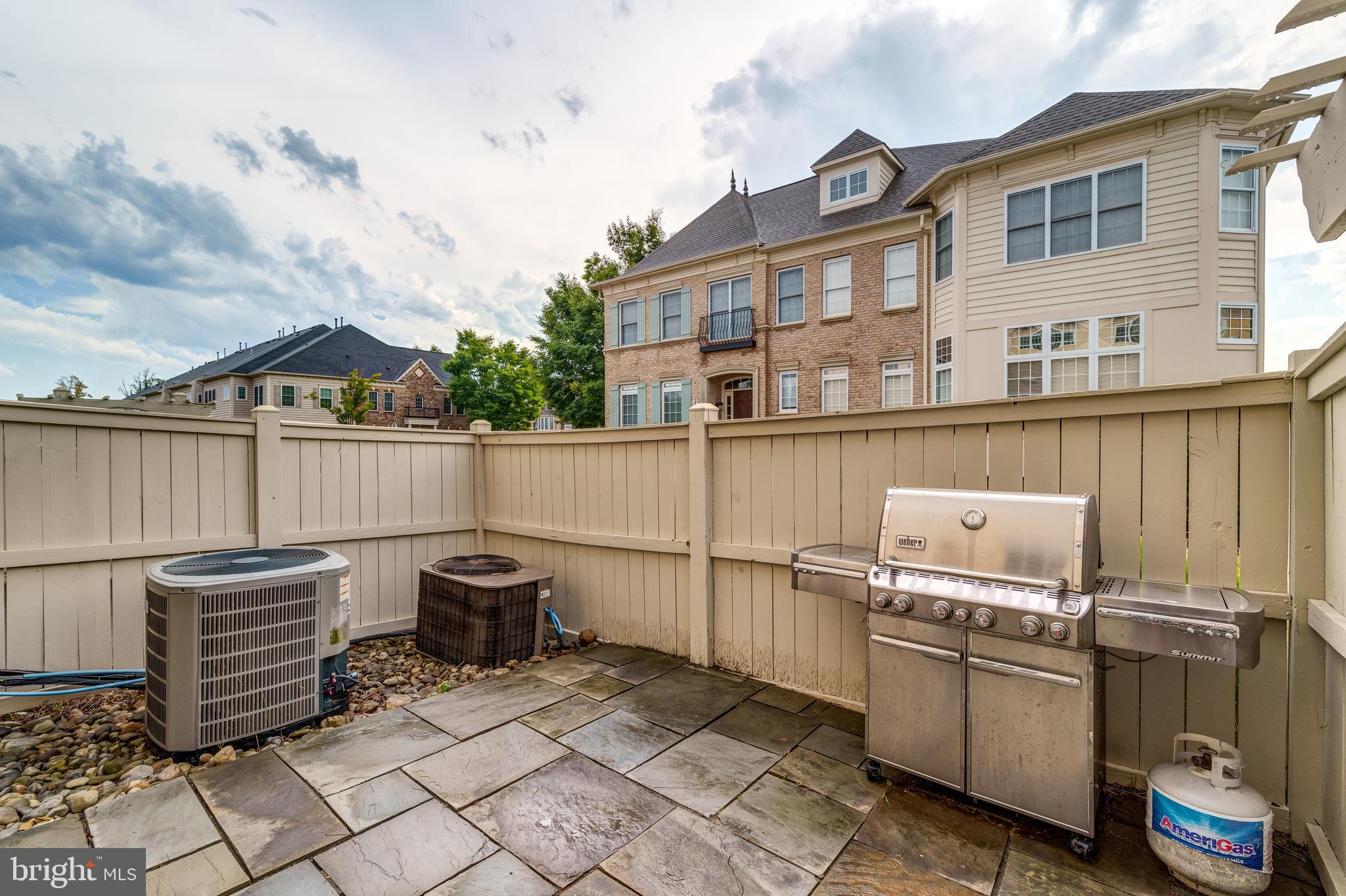 AVONLEA - Residential Lease