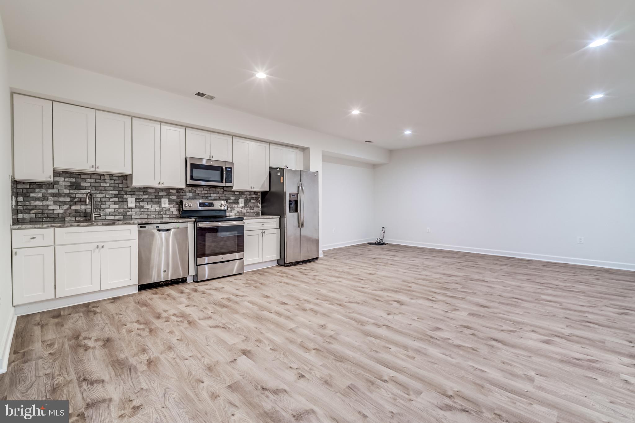 AVONLEA - Residential Lease