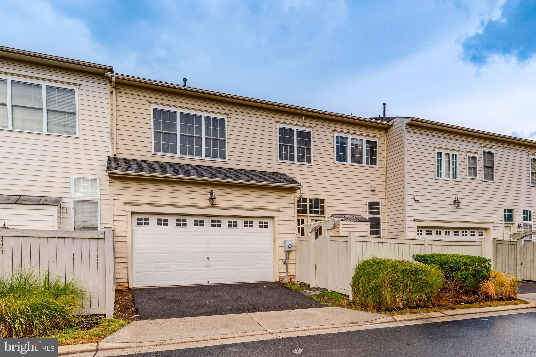 AVONLEA - Residential Lease