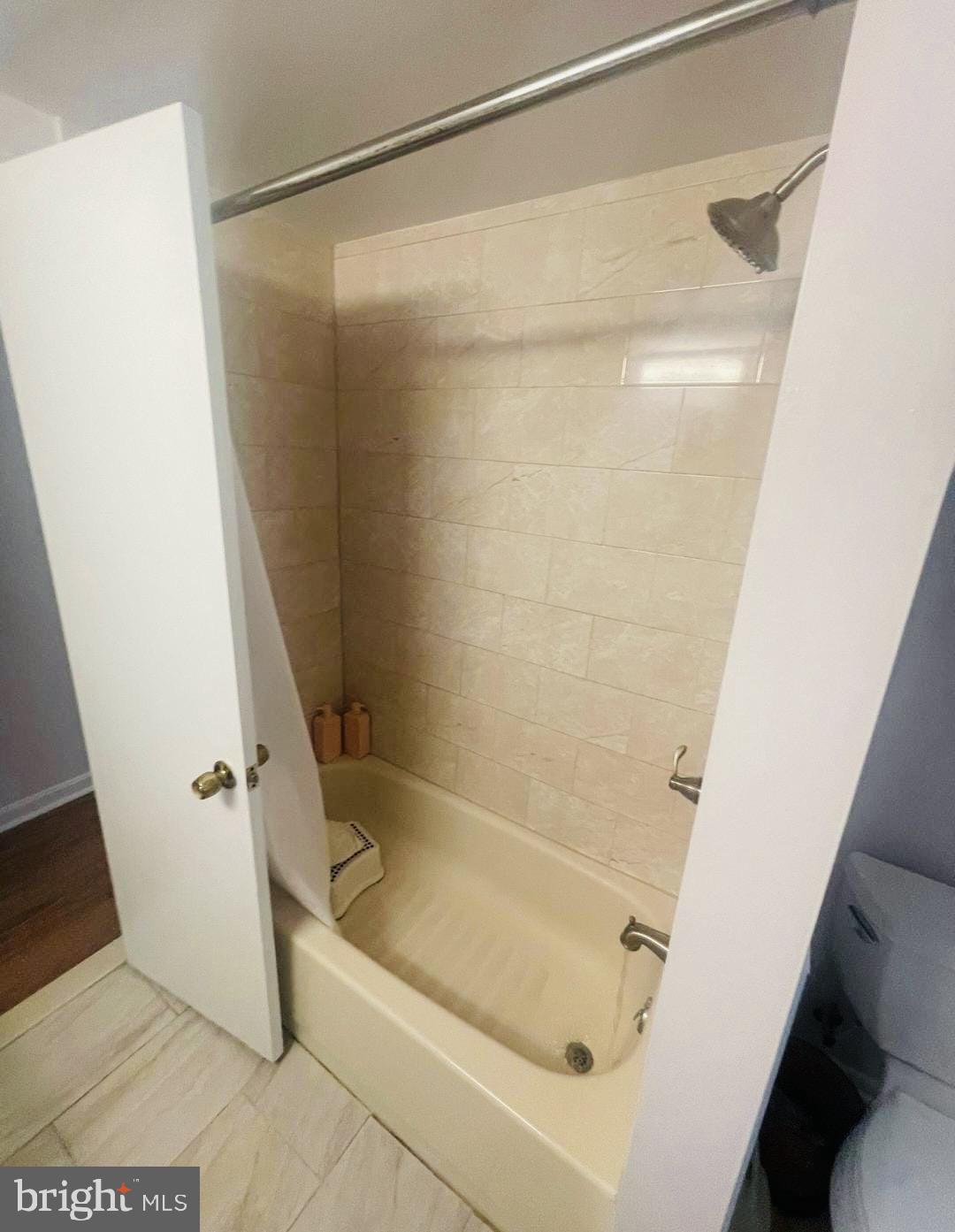 ST CHARLES HUNTINGTON - Residential Lease